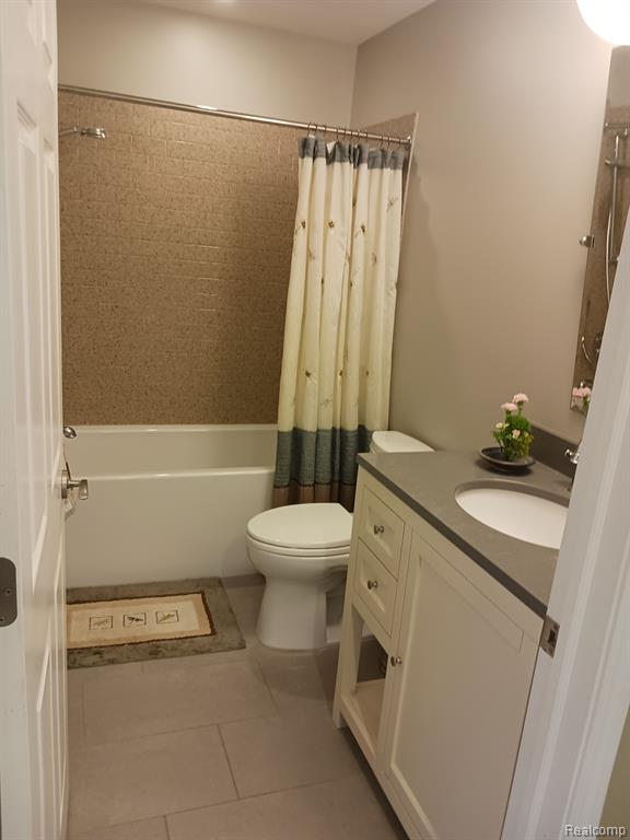 644 MILL POINTE Drive, Milford, MI 48381 — Photo 37