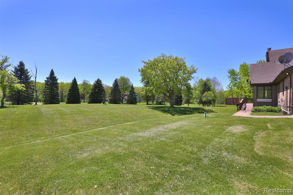 53201 MARANATHA Lane, Wixom, MI 48393 — Photo 33