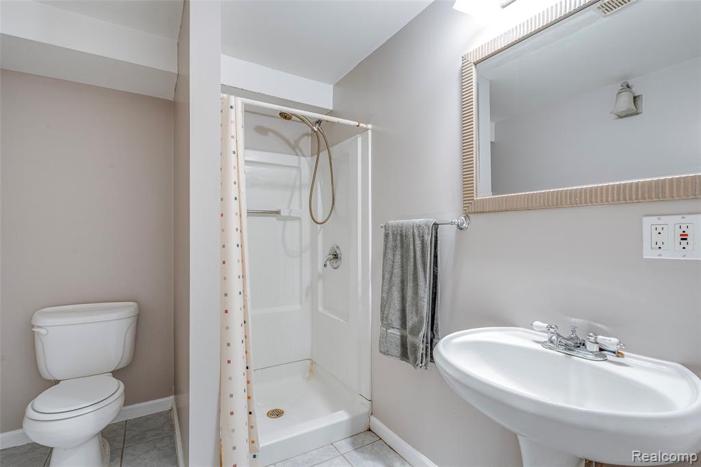461 Alexander Drive, Commerce Twp, MI 48390 — Photo 40