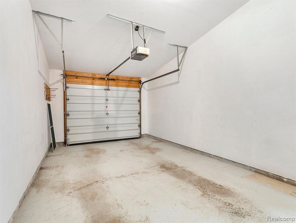 620 YORKSHIRE Square, Milan, MI 48160 — Photo 14