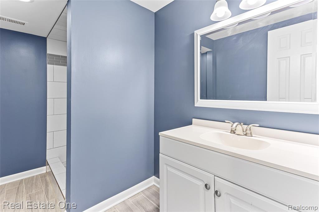 2509 Golden Shores Drive, Fenton, MI 48430 — Photo 25
