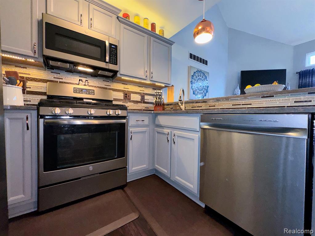 35149 Woodbury Drive, New Baltimore, MI 48047 — Photo 14
