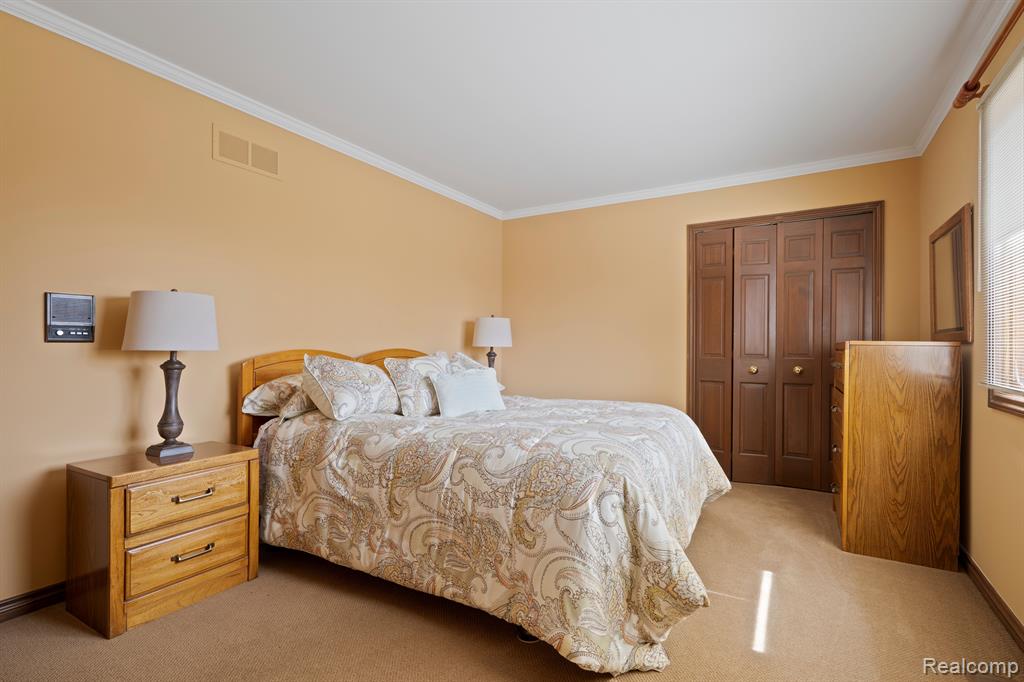 415 W HICKORY GROVE Road, Bloomfield Hills, MI 48302 — Photo 32