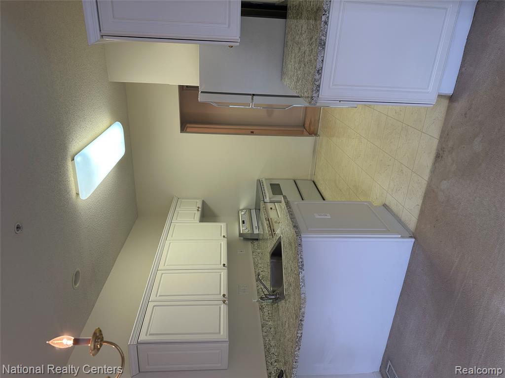 49627 Draper Circle, Plymouth, MI 48170 — Photo 6