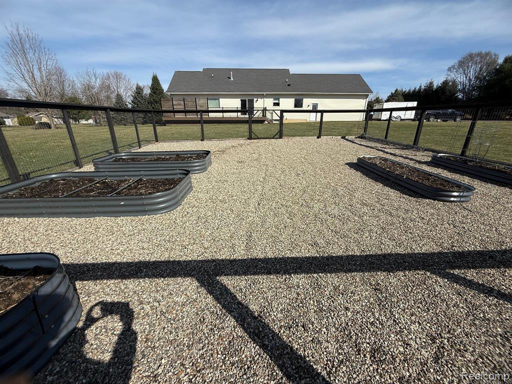 7975 COLLEEN Drive, Fowlerville, MI 48836 — Photo 4