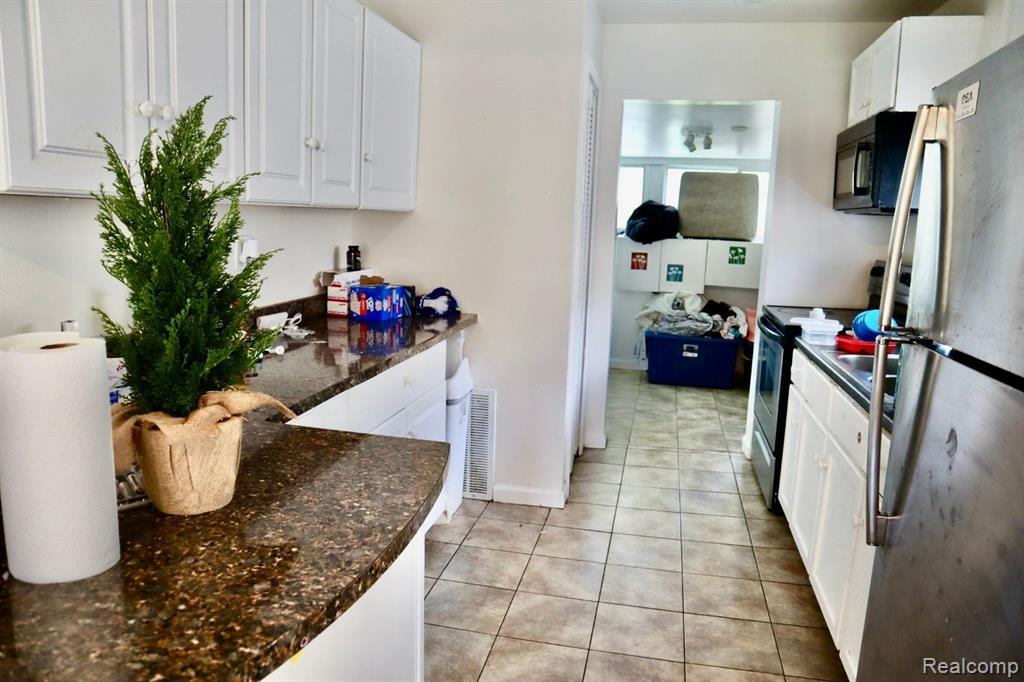 1833 CASS LAKE Road, Keego Harbor, MI 48320 — Photo 10