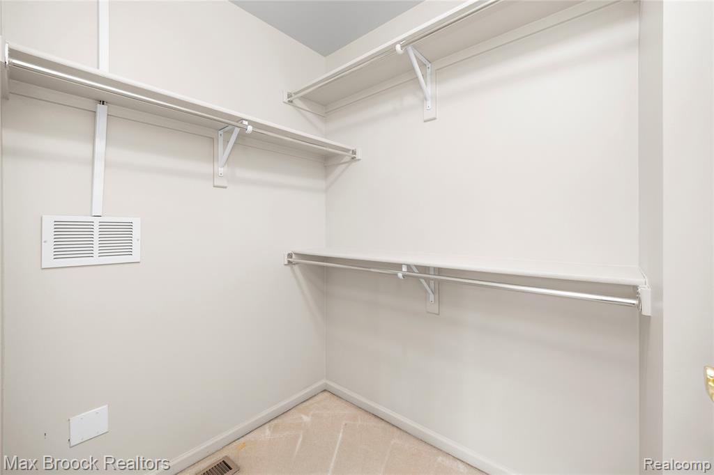 7083 Chatham Court, West Bloomfield, MI — Photo 51
