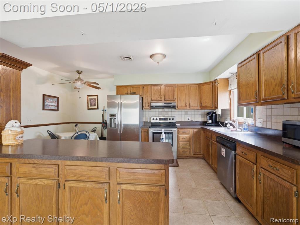21660 Roosevelt Avenue, Farmington, MI 48336 — Photo 5
