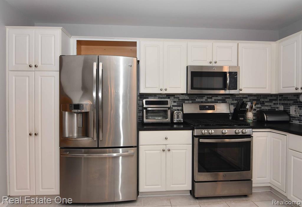 42388 Shulock Drive, Clinton Twp, MI 48038 — Photo 12