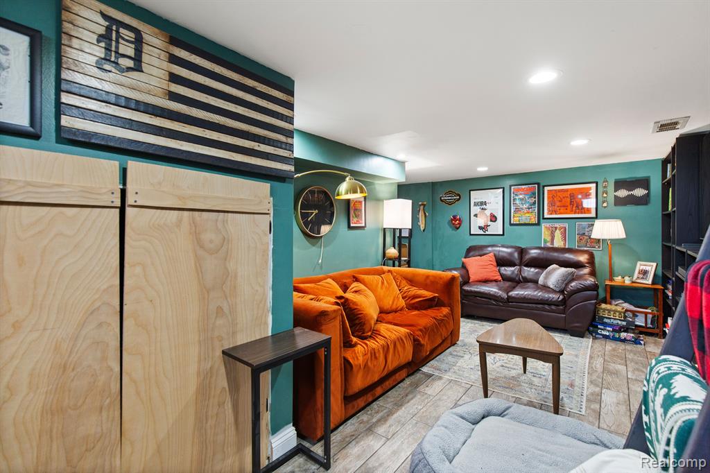 716 WOODLAWN Avenue, Royal Oak, MI 48073 — Photo 26