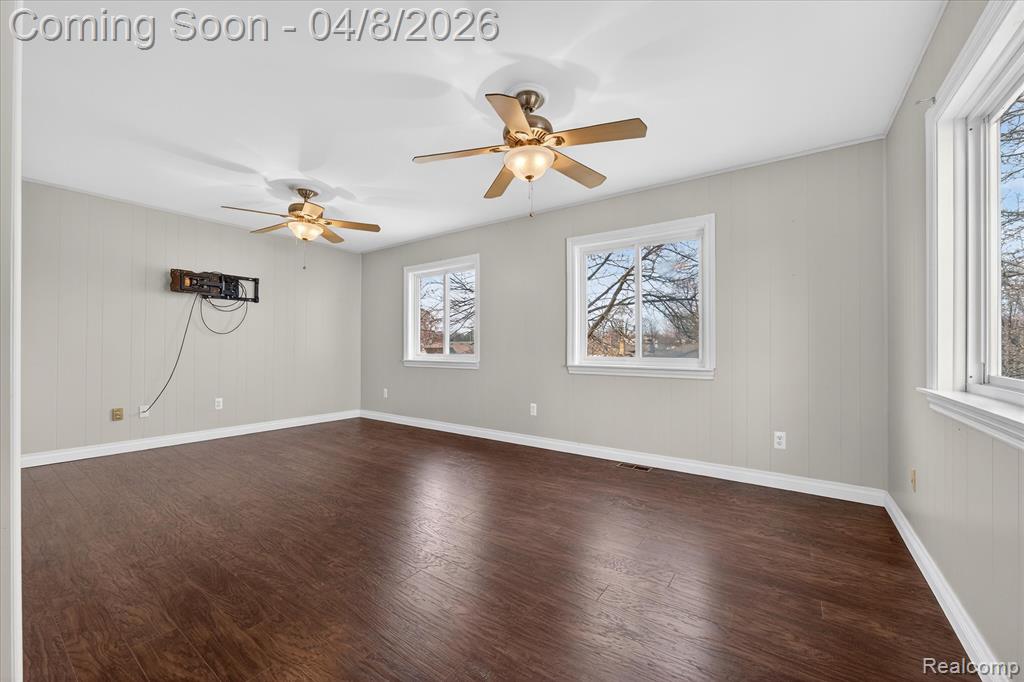 22184 Derby Road, Woodhaven, MI 48183 — Photo 18