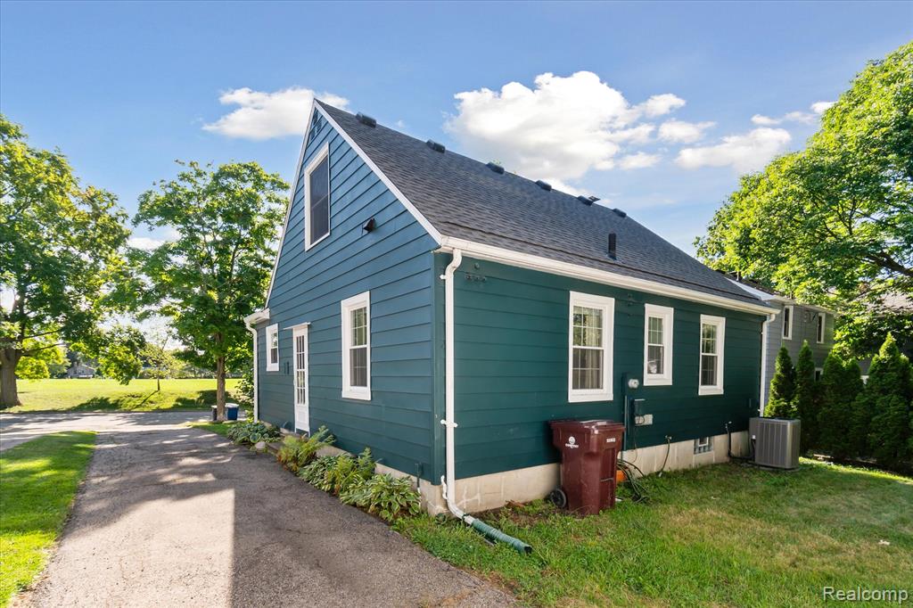 1134 Hutchins Avenue, Ann Arbor, MI 48103 — Photo 24