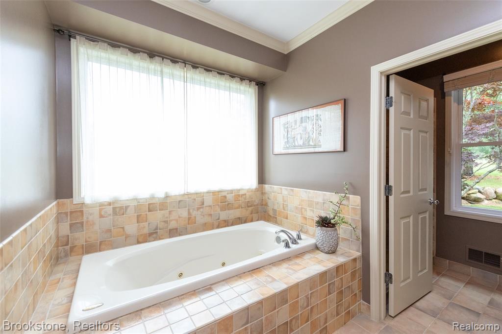 7859 BROOK LANE, Clarkston, MI 48348 — Photo 36