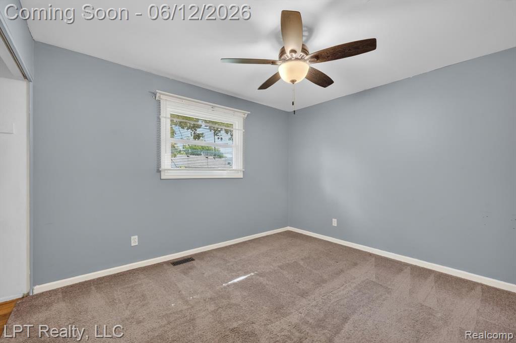 806 E Barrett Avenue, Madison Heights, MI 48071 — Photo 24