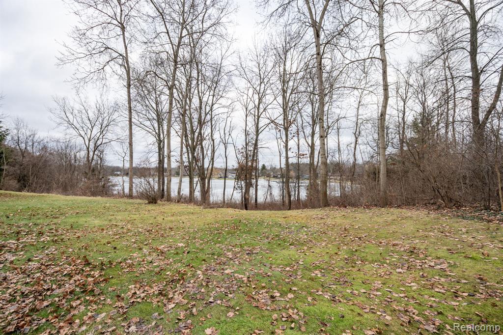 6751 Berry Pointe Drive, Clarkston, MI 48348 — Photo 48