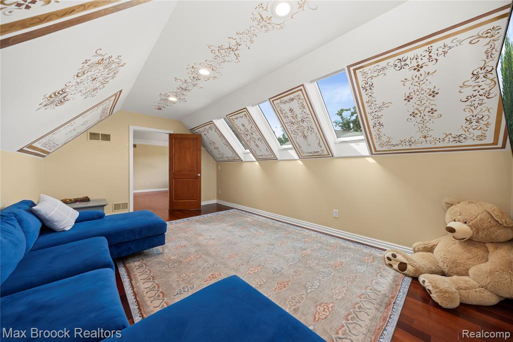 5679 Branford Drive, West Bloomfield, MI — Photo 50