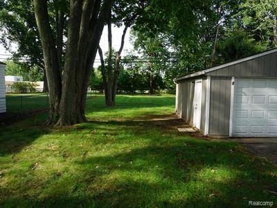 745 Robinwood Drive, Troy, MI 48083 — Photo 22