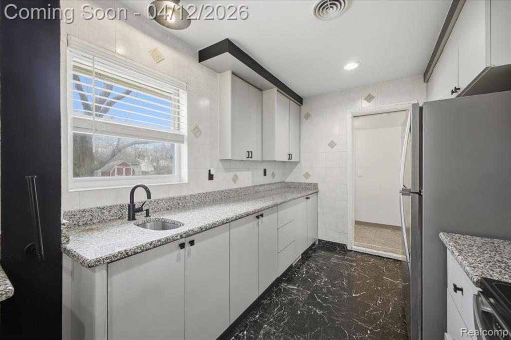 2455 Ivanhoe Drive, West Bloomfield, MI 48324 — Photo 17