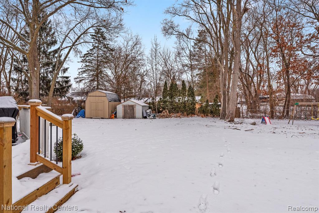 2590 AVERY Court, Wolverine Lake, MI 48390 — Photo 24