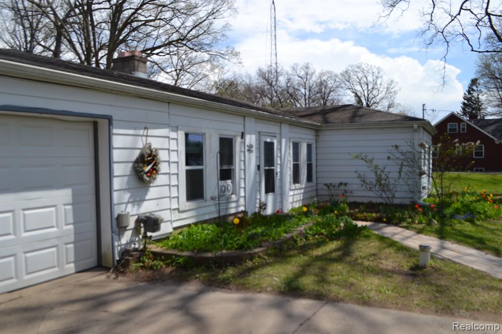 4427 Fenton Road, Burton, MI 48529 — Photo 2