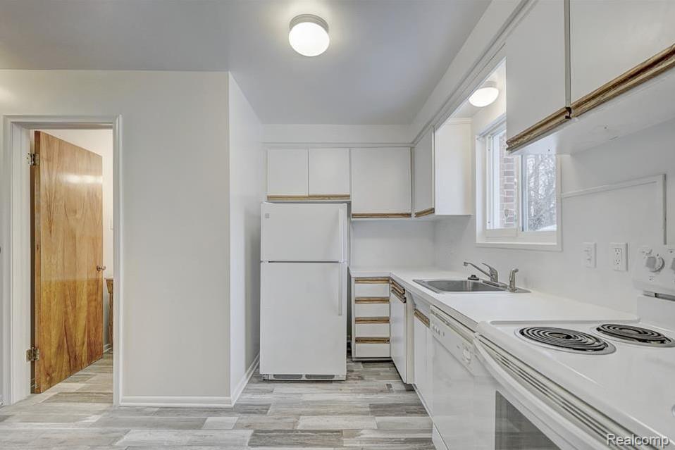6958 Town Lane, Dearborn Heights, MI 48127 — Photo 5