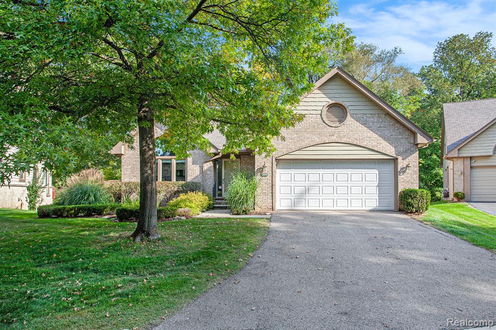 6830 Heron Point, West Bloomfield, MI 48323 — Photo 2