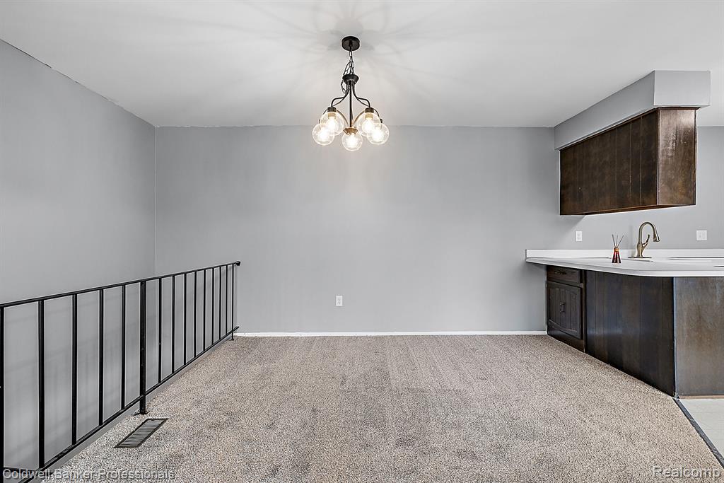2685 ROUNDTREE Drive, Troy, MI 48083 — Photo 16