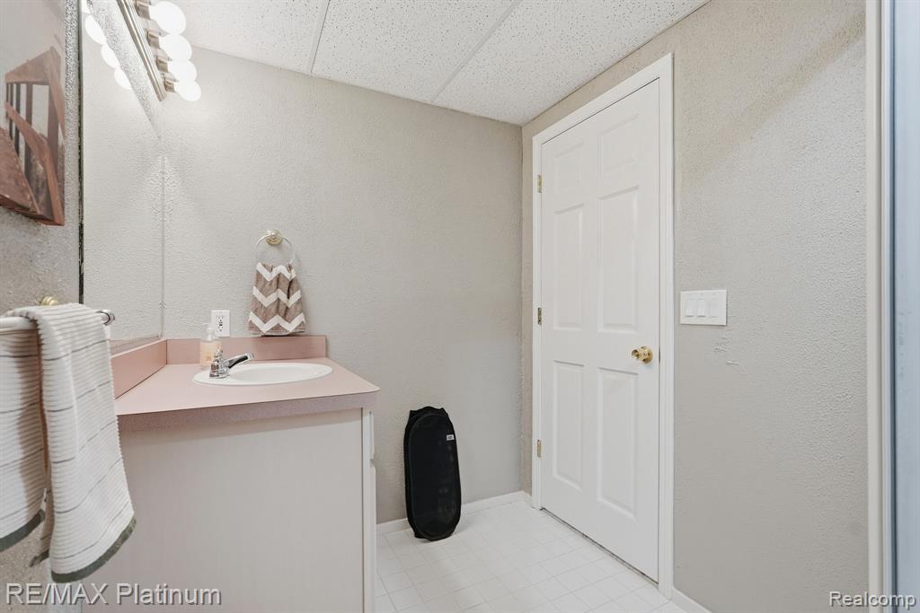 6513 E Ridge Court, Brighton, MI 48116 — Photo 33