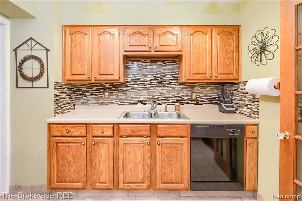 5107 Hartland Drive, Flint, MI 48506 — Photo 19