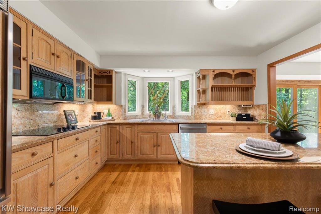 625 CUMBERLAND Trail, Milford, MI 48381 — Photo 14