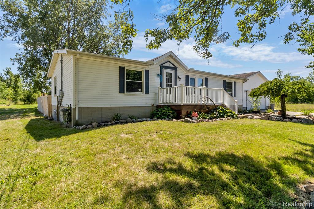 910 E MCARTHUR Street, Corunna, MI 48817 — Photo 2