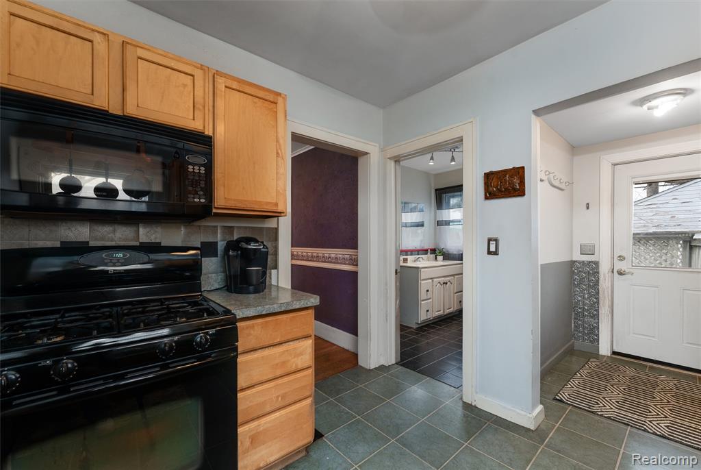 51 Mohawk Road, Pontiac, MI 48341 — Photo 25