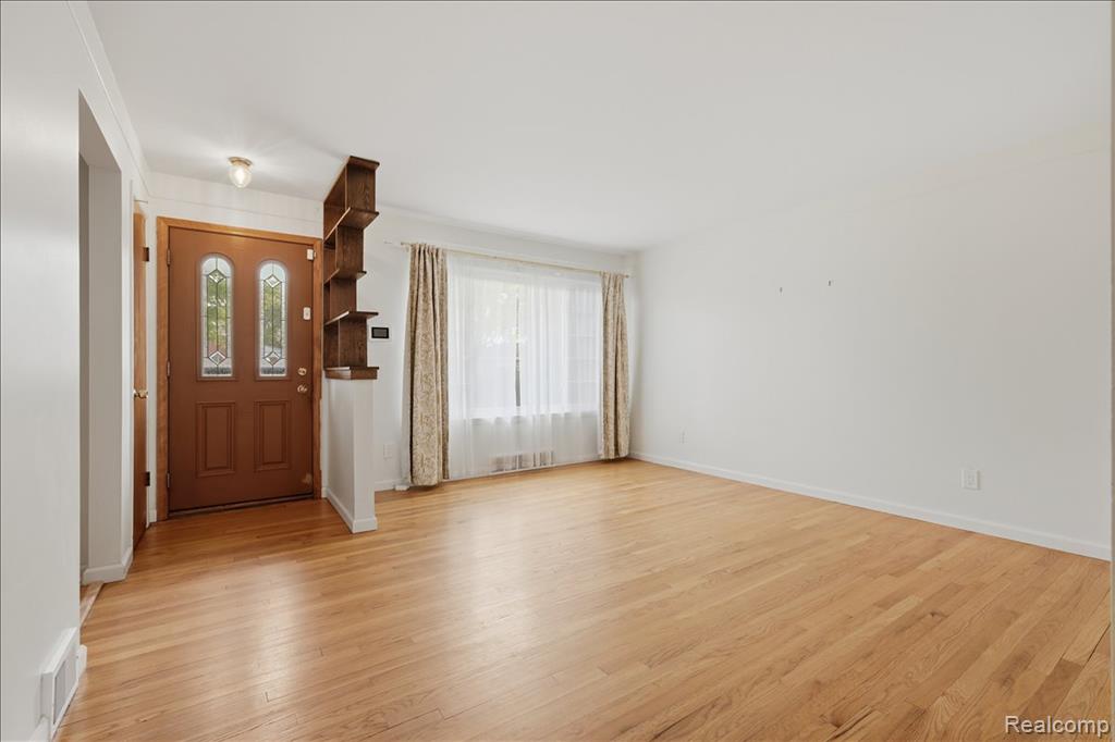 28146 Park Court, Madison Heights, MI 48071 — Photo 8