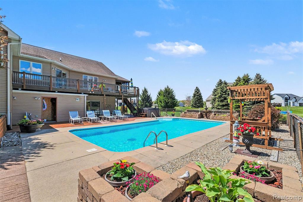 408 N Outlook Court, Perry, MI 48872 — Photo 37