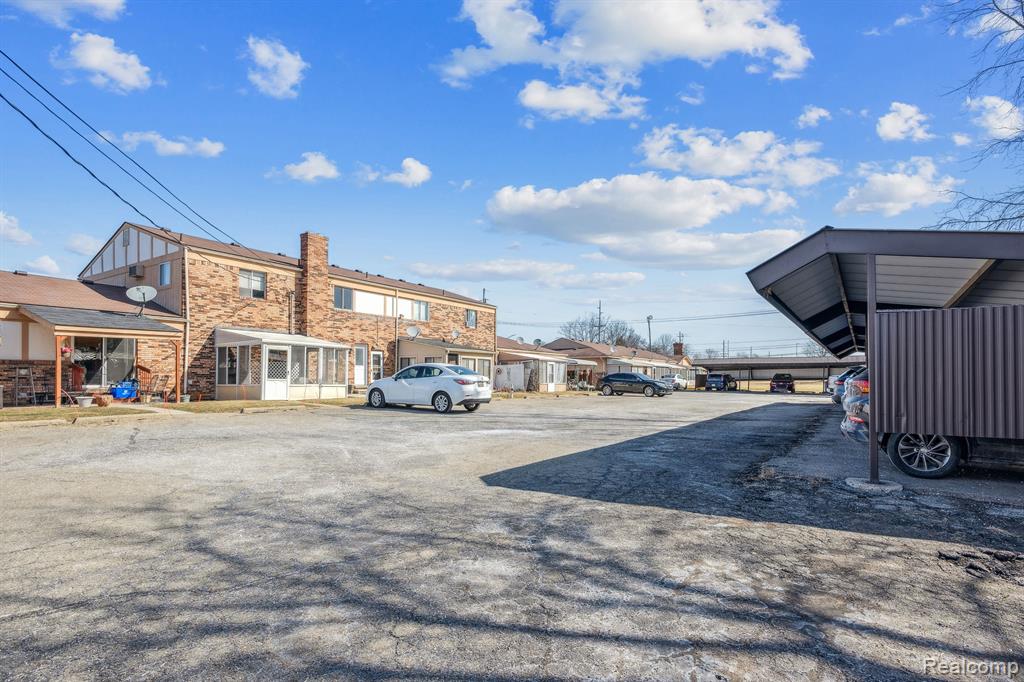 61135 11 Mile Road, 5, South Lyon, MI 48178 — Photo 13