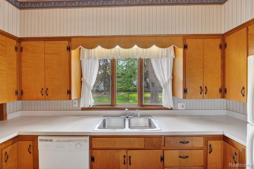 516 W Washington Street, Howell, MI 48843 — Photo 11