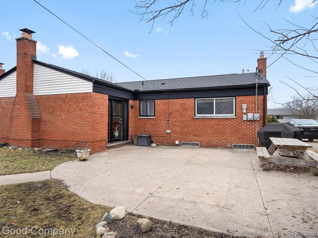 833 TANGLEWOOD Drive, Madison Heights, MI 48071 — Photo 22