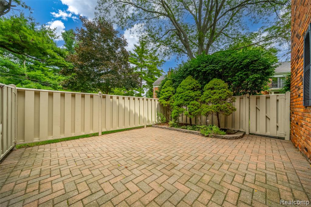 560 Billingsgate Court, Bloomfield Hills, MI 48301 — Photo 28