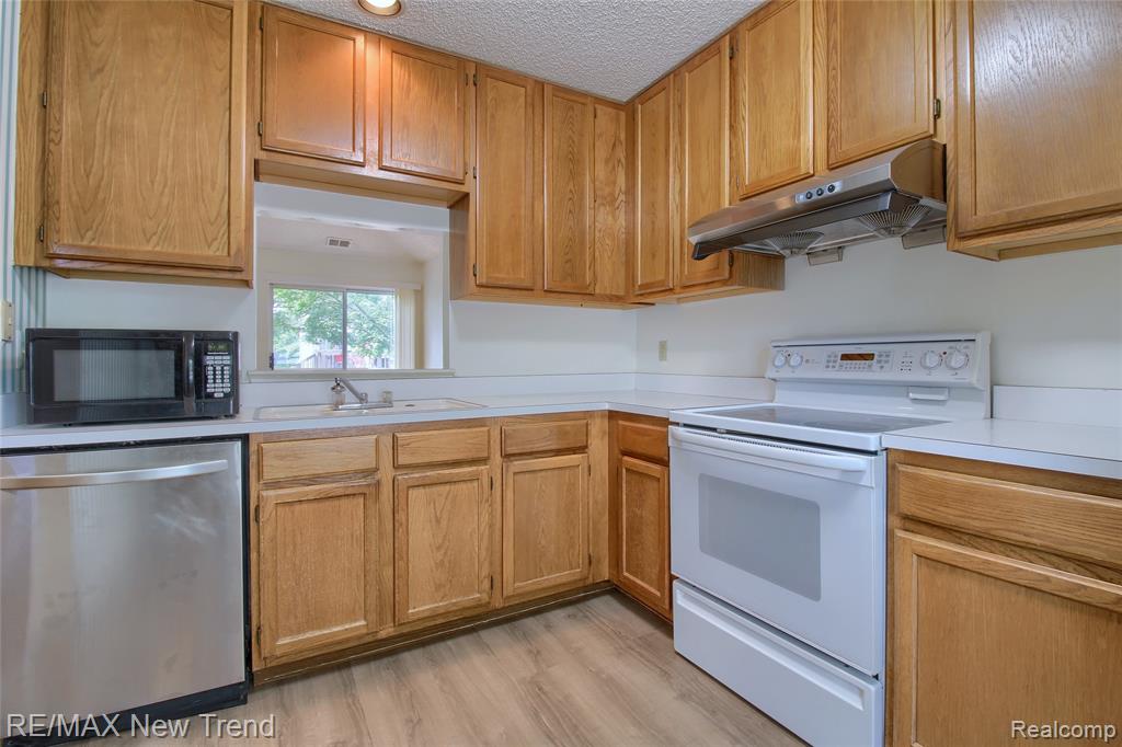 41404 BELDEN Circle, Novi, MI — Photo 10