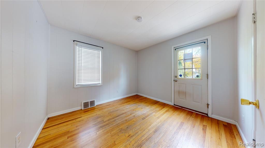 916 N Kenwood Avenue, Royal Oak, MI 48067 — Photo 11