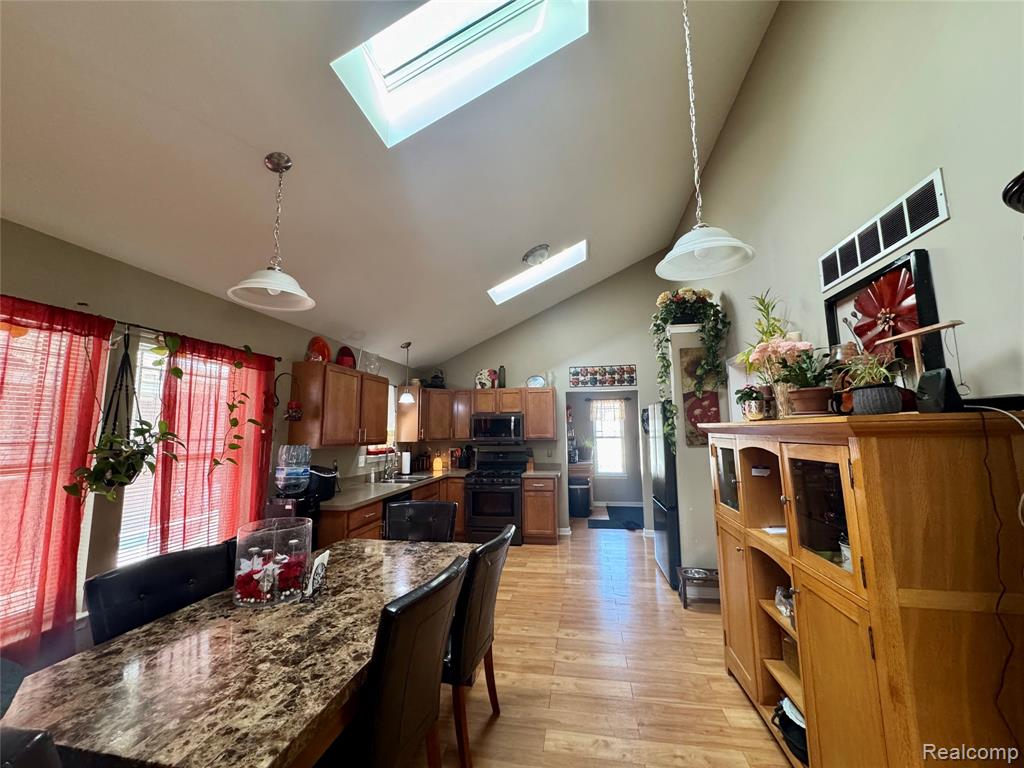 456 Vinewood Street, Wyandotte, MI 48192 — Photo 3