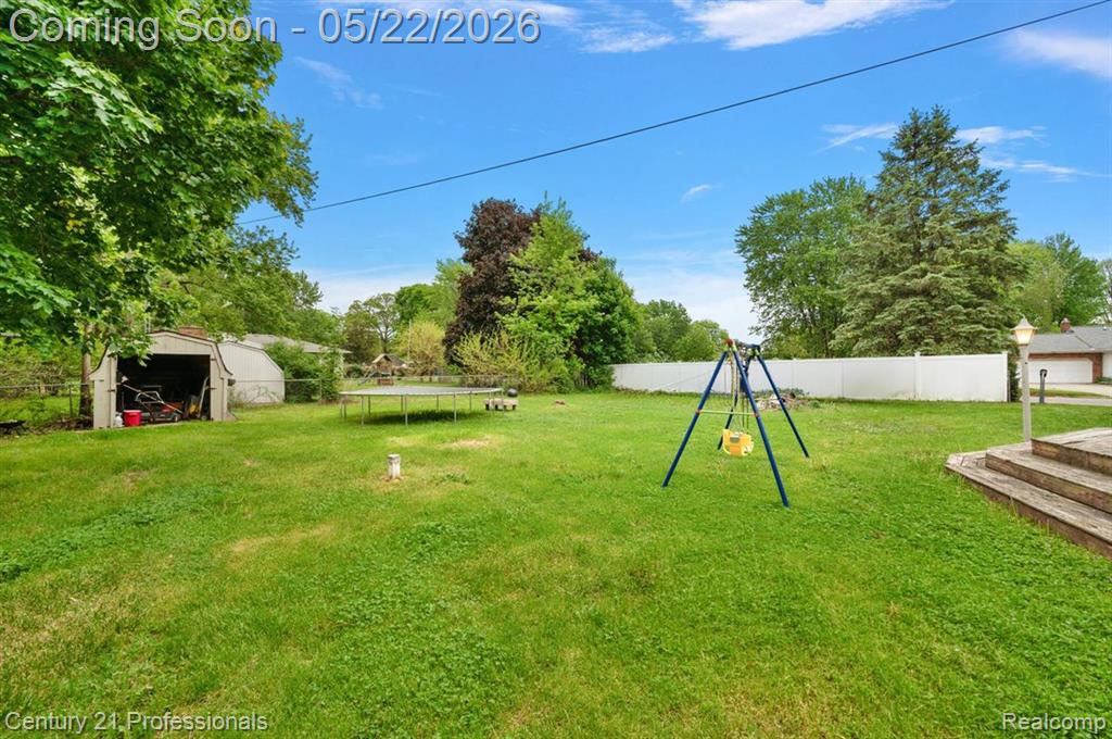 4255 Whispering Oak Drive, Flint, MI 48507 — Photo 13
