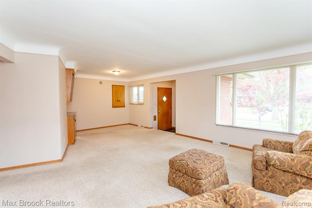 13565 Dixie, Redford, MI 48239 — Photo 9