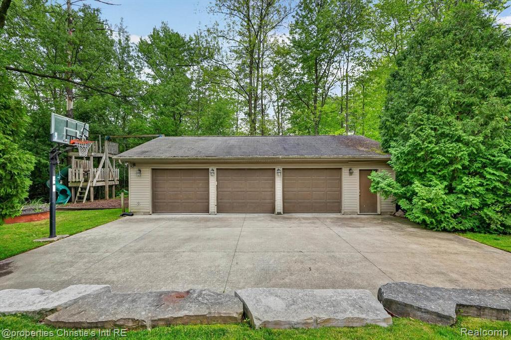 1330 Oxford Road, Beverly Hills, MI 48304 — Photo 50