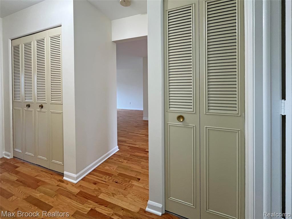 801 W LONG LAKE Road, A-4, Bloomfield Hills, MI 48302 — Photo 18