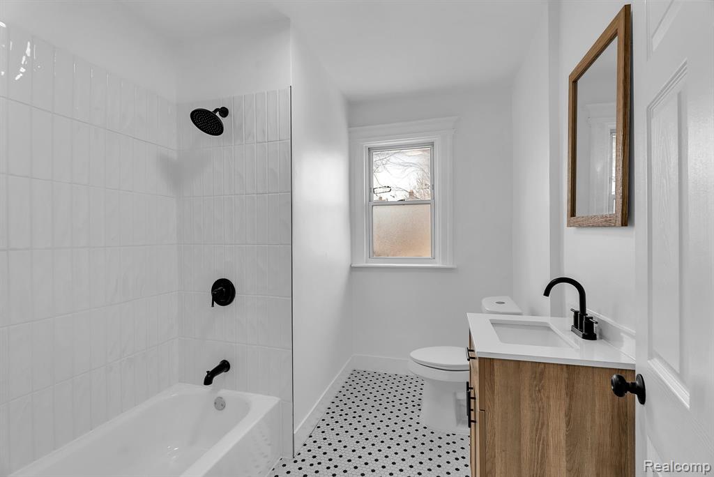 951 E Grand Boulevard, Detroit, MI 48207 — Photo 17