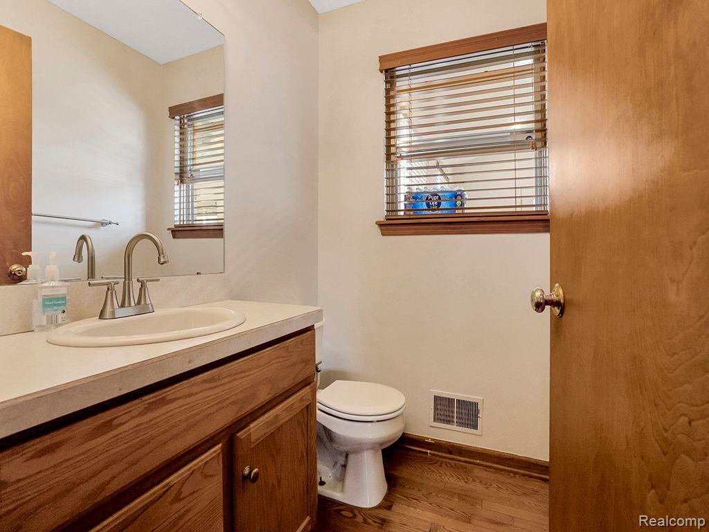 4166 BEDFORD Street, Dearborn Heights, MI 48125 — Photo 7