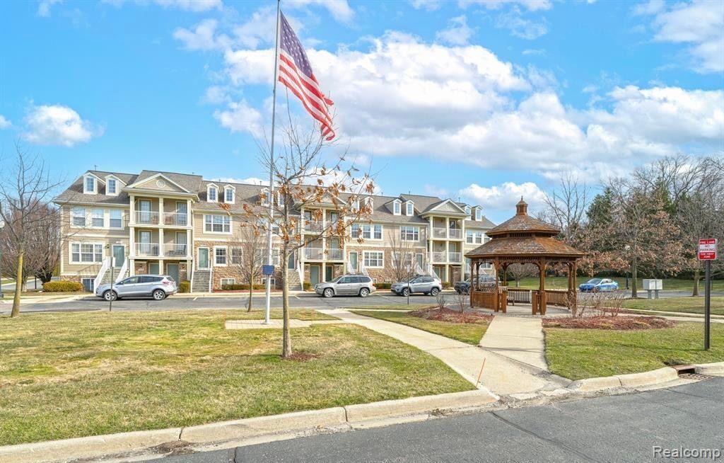 140 PARK GREEN Drive, Lake Orion, MI 48362 — front exterior
