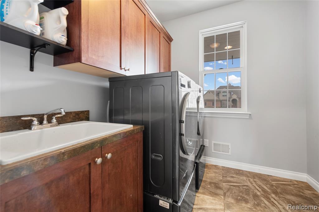 801 Watersmeet Drive, Oxford, MI 48371 — Photo 28