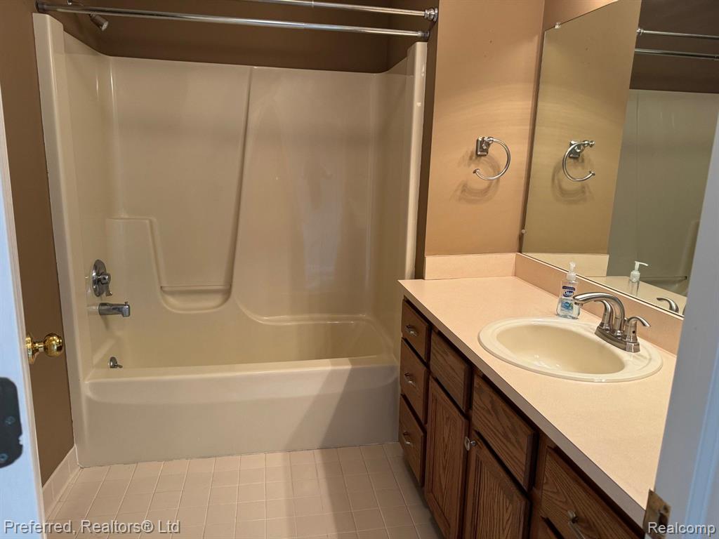 41946 SARATOGA Circle, Canton, MI 48187 — Photo 17